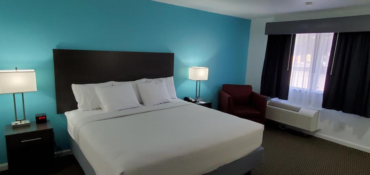 Travelodge By Wyndham Livonia Canton Novi Detroit Area Exteriör bild